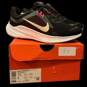 Nike Quest 3 Black and Pink Sneakers